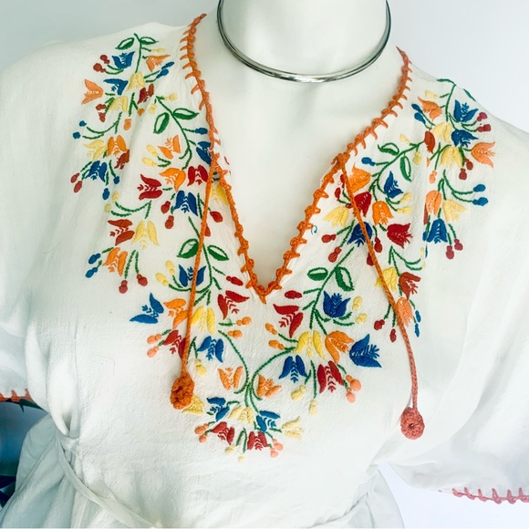 b l o o m :: Vintage 70s Floral Boho Embroidered Tunic - Picture 2 of 14